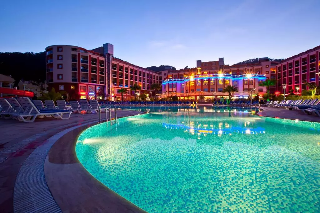 استخر سرباز هتل گرین نیچر ریزورت مارماریس